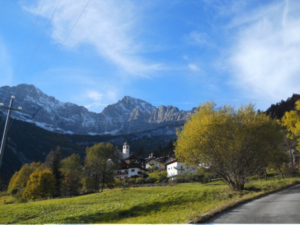 Sotto l'anfiteatro della Moiazza la Valle di Goima