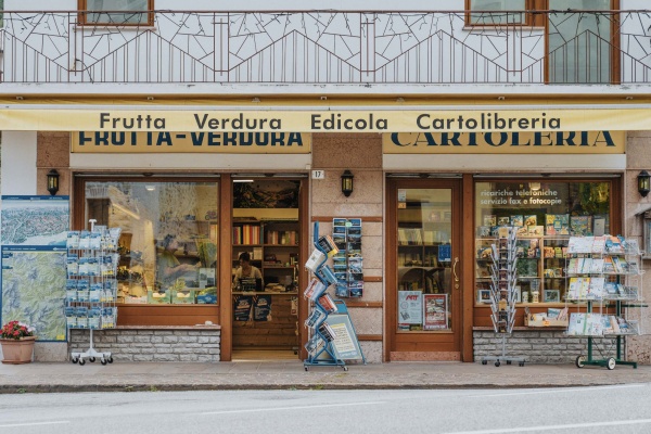 Calchera  grrengrocery shop and newsagent's 